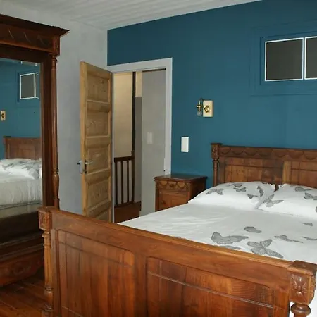 펜션 La Maison De Rene, Coeur D'auvergne *